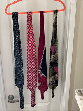 4 Men's Red Patterned Silk Tie - Classic Formal Style